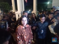 Kompak Berbatik Coklat, Sri Mulyani & Trio Wamen Tiba di Istana