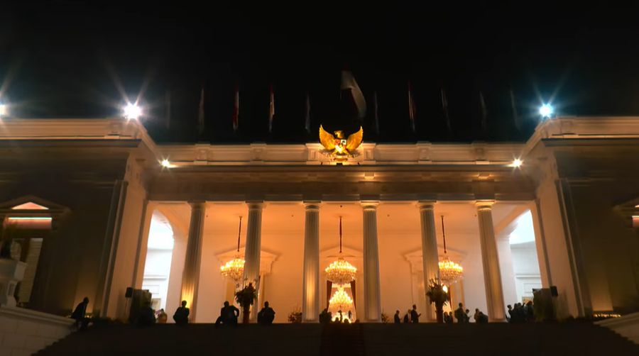 Suasana gedung Istana Negara saat pengumuman nama-nama menteri Kabinet Merah Putih, Prabowo-Gibran. (Tangkapan Layar Youtube)
