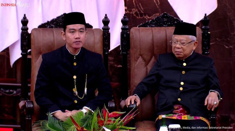 Presiden terpilih Prabowo Subianto mengambil sumpah janji Presiden di DPR RI, Jakarta, Minggu (20/10/2024). (Tangkapan Layar Youtube Sekretariat Presiden)