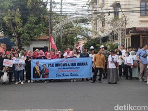 Warga Mulai Padati Sekitar Kediaman Jokowi di Sumber Solo