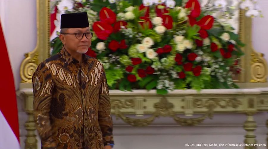 Zulkifli Hasan (Zulhas) ditetapkan sebagai Menko Bidang Pangan di Istana Merdeka, Jakarta, Minggu (20/10/2024). (Tangkapan Layar Youtube Sekretariat Presiden)