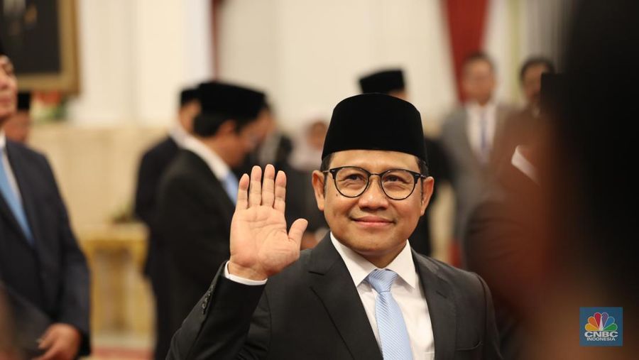 Abdul Muhaimin Iskandar usai dilantik Presiden Prabowo Subianto sebagai Menteri Koordinator Pemberdayaan Masyarakat di Istana Negara, Jakarta, Senin (21/10/2024). (CNBC Indonesia/Tri Susilo)