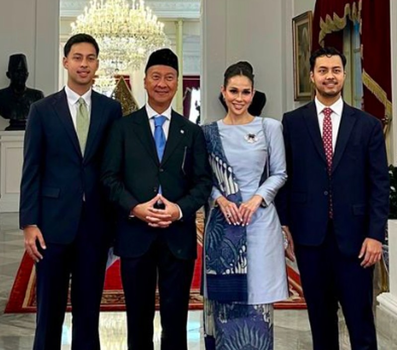 Para wakil menteri Kabinet Merah Putih telah resmi dilantik di Istana Merdeka, Jakarta, Senin (21/10/2024). Senyum ceria terlihat di wajah para wamen itu usai dilantik.