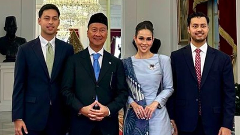 Para wakil menteri Kabinet Merah Putih telah resmi dilantik di Istana Merdeka, Jakarta, Senin (21/10/2024). Senyum ceria terlihat di wajah para wamen itu usai dilantik.