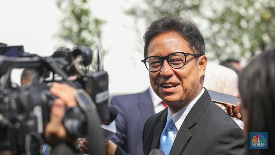 Budi Gunadi Sadikin memberikan keterangan kepada media usai dilantik sebagai Menteri Kesehatan oleh Presiden Prabowo Subianto di Istana Negara, Jakarta, Senin (21/10/2024). (վ/Tri Susilo)
