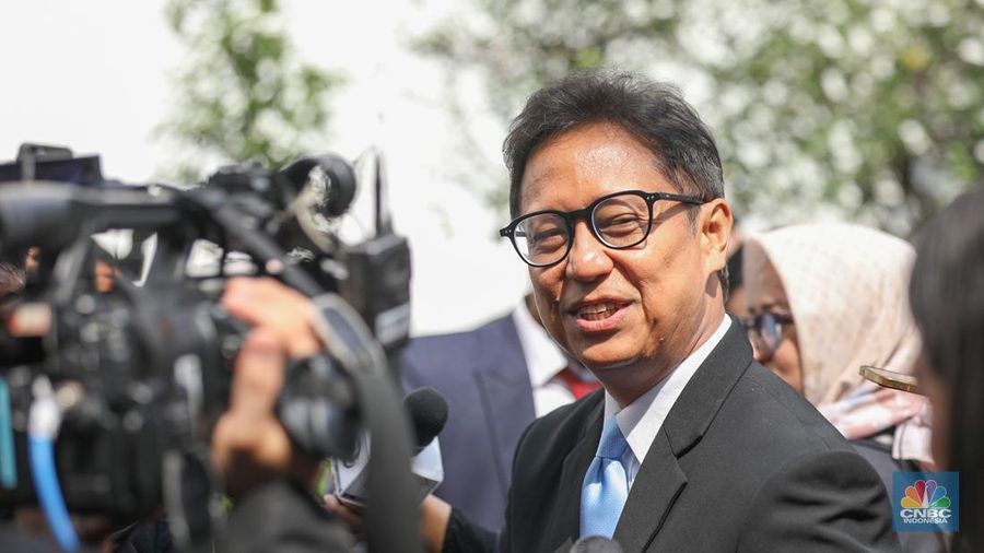 Budi Gunadi Sadikin memberikan keterangan kepada media usai dilantik sebagai Menteri Kesehatan oleh Presiden Prabowo Subianto di Istana Negara, Jakarta, Senin (21/10/2024). (CNBC Indonesia/Tri Susilo)