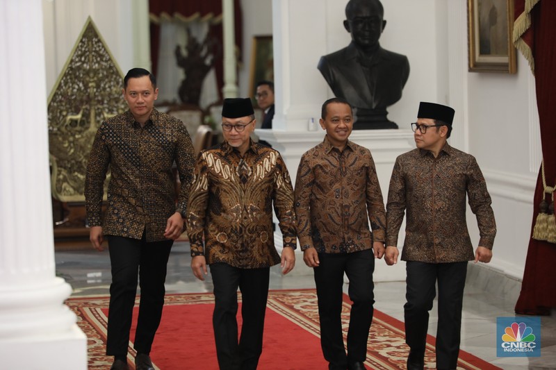 Presiden RI Prabowo Subianto mengumumkan nama nama menteri kabinet merah putih di Istana Negara, Jakarta, Minggu, 20/10. (CNBC Indonesia Tri Susilo)