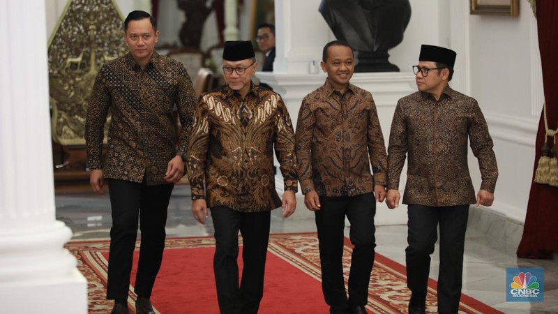 Presiden RI Prabowo Subianto mengumumkan nama nama menteri kabinet merah putih di Istana Negara, Jakarta, Minggu, 20/10. (CNBC Indonesia Tri Susilo)