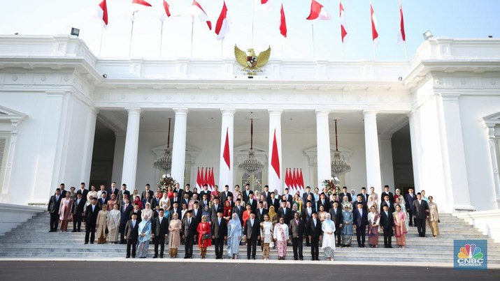 Foto bersama Wakil Menteri Kabinet Merah Putih Masa Jabatan 2024-2029 di Istana Negara, Jakarta, Senin (21/10/2024). (CNBC Indonesia/Tri Susilo)