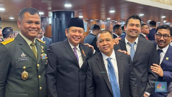 Haji Isam hadiri pelantikan Prabowo Subianto. (Instagram/bambang.soesatyo)