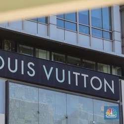 Sempat Was-was Perang, Bos Louis Vuitton Lega Barangnya Masih Laku