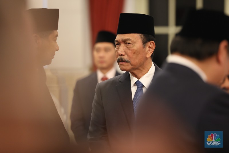 Luhut Binsar Pandjaitan dilantik sebagai Ketua Dewan Ekonomi Nasional oleh Presiden Prabowo Subianto di Istana Negara, Jakarta, Senin (21/10/2024). Luhut Binsar Pandjaitan dilantik sebagai Ketua Dewan Ekonomi Nasional oleh Presiden Prabowo Subianto di Istana Negara, Jakarta, Senin (21/10/2024). (CNBC Indonesia/Tri Susilo)