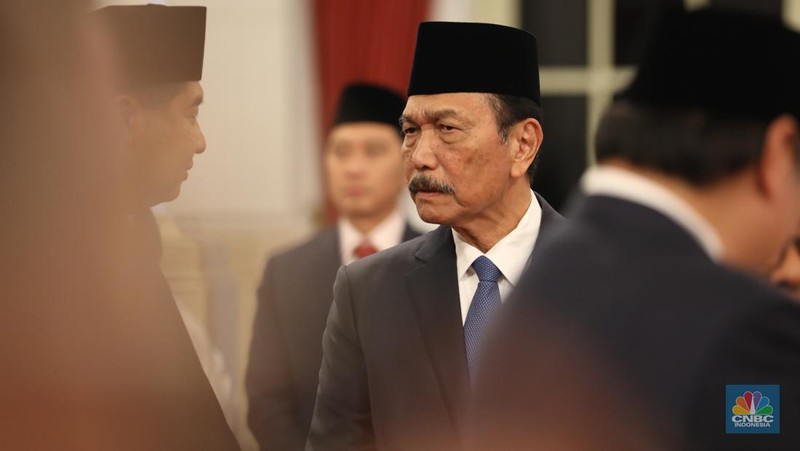 Luhut Binsar Pandjaitan dilantik sebagai Ketua Dewan Ekonomi Nasional oleh Presiden Prabowo Subianto di Istana Negara, Jakarta, Senin (21/10/2024). (CNBC Indonesia/Tri Susilo)