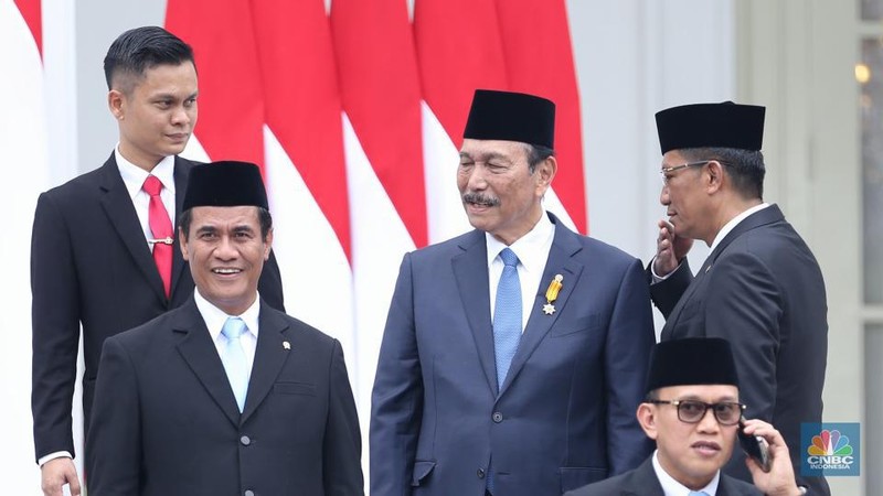 Luhut Binsar Pandjaitan dilantik sebagai Ketua Dewan Ekonomi Nasional oleh Presiden Prabowo Subianto di Istana Negara, Jakarta, Senin (21/10/2024). (CNBC Indonesia/Tri Susilo)