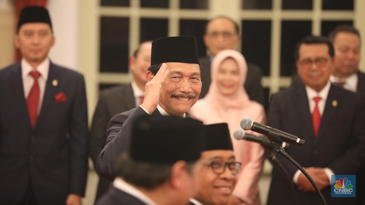 Luhut Binsar Pandjaitan dilantik sebagai Ketua Dewan Ekonomi Nasional oleh Presiden Prabowo Subianto di Istana Negara, Jakarta, Senin (21/10/2024). (CNBC Indonesia/Tri Susilo)