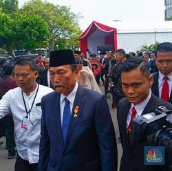 Hadir di Acara Pelantikan Menteri Prabowo, Luhut Diam Seribu Bahasa