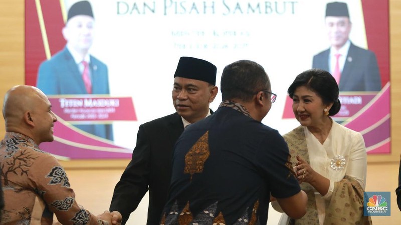 Menteri Koperasi Budi Arie Setiadi saat acara serah terima jabatan dan pisah sambut di Gedung Kementerian Koperasi, Jakarta, Senin (21/10/2024). (CNBC Indonesia/Muhammad Sabki)