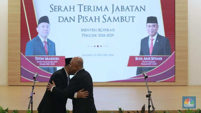 Menteri Koperasi Budi Arie Setiadi saat acara serah terima jabatan dan pisah sambut di Gedung Kementerian Koperasi, Jakarta, Senin (21/10/2024). (CNBC Indonesia/Muhammad Sabki)