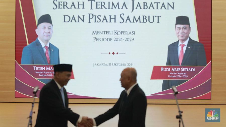 Menteri Koperasi Budi Arie Setiadi saat acara serah terima jabatan dan pisah sambut di Gedung Kementerian Koperasi, Jakarta, Senin (21/10/2024). (CNBC Indonesia/Muhammad Sabki)