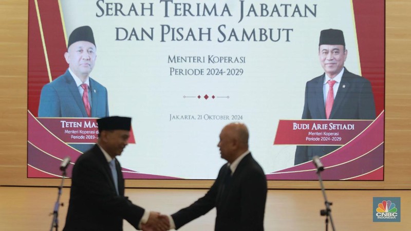 Menteri Koperasi Budi Arie Setiadi saat acara serah terima jabatan dan pisah sambut di Gedung Kementerian Koperasi, Jakarta, Senin (21/10/2024). (CNBC Indonesia/Muhammad Sabki)