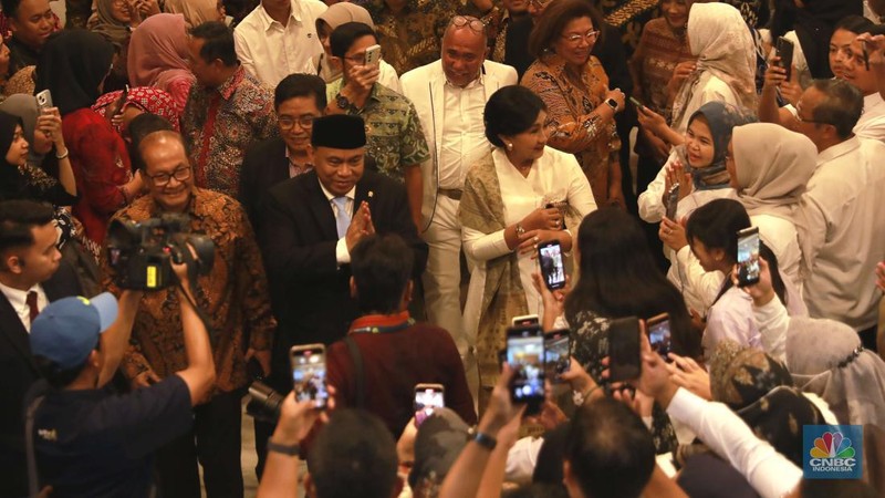 Menteri Koperasi Budi Arie Setiadi saat acara serah terima jabatan dan pisah sambut di Gedung Kementerian Koperasi, Jakarta, Senin (21/10/2024). (CNBC Indonesia/Muhammad Sabki)