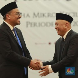 Senyum Lebar Maman - Teten di Momen Pisah Sambut Kementerian Baru