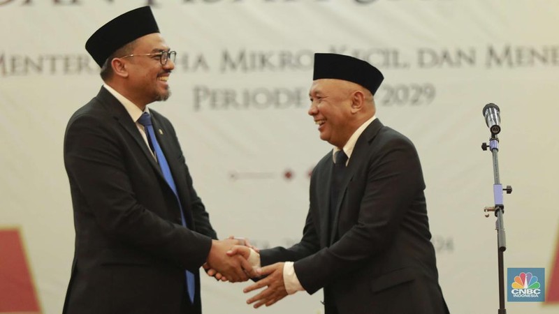 Menteri UMKM Maman Abdurrahman saat acara Serah terima jabatan dan pisah sambut kementerian Koperasi-UMKM Teten Masduki menteri periode 2019-2024 dengan Maman Abdurrahman Setiadi periode 2024-2029, di Gedung Smesco Kementerian UMKM, Jakarta, Senin (21/10/2024). (CNBC Indonesia/Muhammad Sabki)