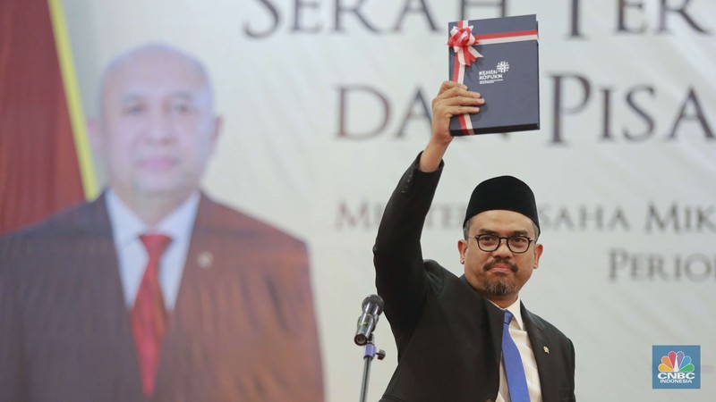 Menteri UMKM Maman Abdurrahman saat acara Serah terima jabatan dan pisah sambut kementerian Koperasi-UMKM Teten Masduki menteri periode 2019-2024 dengan Maman Abdurrahman Setiadi periode 2024-2029, di Gedung Smesco Kementerian UMKM, Jakarta, Senin (21/10/2024). (CNBC Indonesia/Muhammad Sabki) Menteri UMKM Maman Abdurrahman saat acara Serah terima jabatan dan pisah sambut kementerian Koperasi-UMKM Teten Masduki menteri periode 2019-2024 dengan Maman Abdurrahman Setiadi periode 2024-2029, di Gedung Smesco Kementerian UMKM, Jakarta, Senin (21/10/2024). (CNBC Indonesia/Muhammad Sabki)