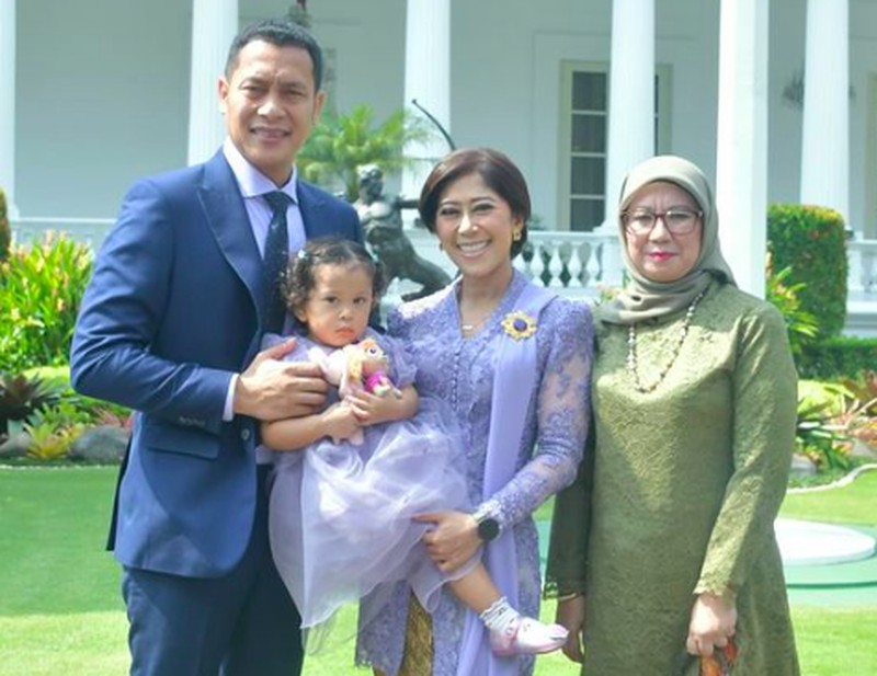 Para wakil menteri Kabinet Merah Putih telah resmi dilantik di Istana Merdeka, Jakarta, Senin (21/10/2024). Senyum ceria terlihat di wajah para wamen itu usai dilantik.