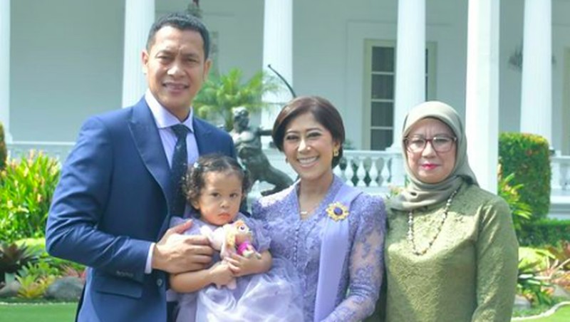 Para wakil menteri Kabinet Merah Putih telah resmi dilantik di Istana Merdeka, Jakarta, Senin (21/10/2024). Senyum ceria terlihat di wajah para wamen itu usai dilantik.