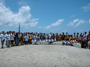 Wisata Selancar di Sumba Barat Berkembang Pesat, Anak Muda Pesisir Dilatih