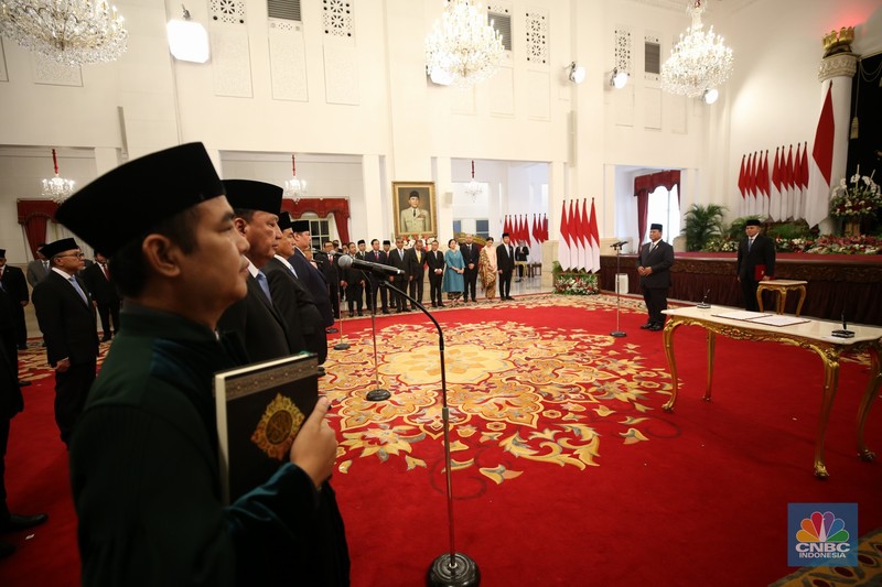 Pelantikan Menteri Kabinet Merah Putih Masa Jabatan 2024-2029, Istana Negara, Jakarta, Senin (21/10/2024). Pelantikan Menteri Kabinet Merah Putih Masa Jabatan 2024-2029, Istana Negara, Jakarta, Senin (21/10/2024). (CNBC Indonesia/Tri Susilo)