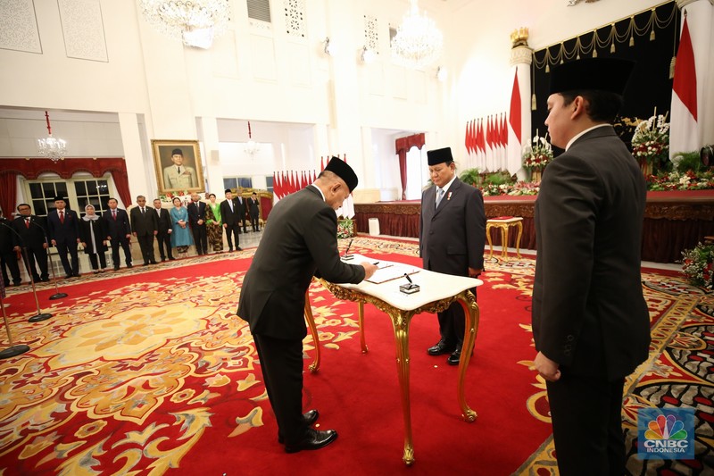 Pelantikan Wakil Menteri Kabinet Merah Putih Masa Jabatan 2024-2029 di Istana Negara, Jakarta, Senin (21/10/2024). (CNBC Indonesia/Tri Susilo) Pelantikan Wakil Menteri Kabinet Merah Putih Masa Jabatan 2024-2029 di Istana Negara, Jakarta, Senin (21/10/2024). (CNBC Indonesia/Tri Susilo)