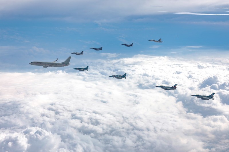 Pesawat TNI AU kawal Jokowi pulang ke Solo. (Dok. TNI AU)