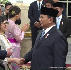 Alumni Harvard Guru Besar di China, Cek Setumpuk Karya Stella Christie