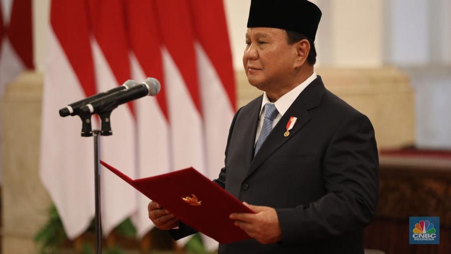 Presiden Prabowo Subianto saat pelantikan Wakil Menteri Kabinet Merah Putih Masa Jabatan 2024-2029 di Istana Negara, Jakarta, Senin (21/10/2024). (CNBC Indonesia/Tri Susilo)