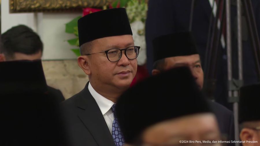 Rosan Roeslani dilantik sebagai Menteri Investasi dan Hilirisasi di Istana Negara, Jakarta, Senin (21/10/2024). (Tangkapan Layar Youtube Sekretariat Presiden)