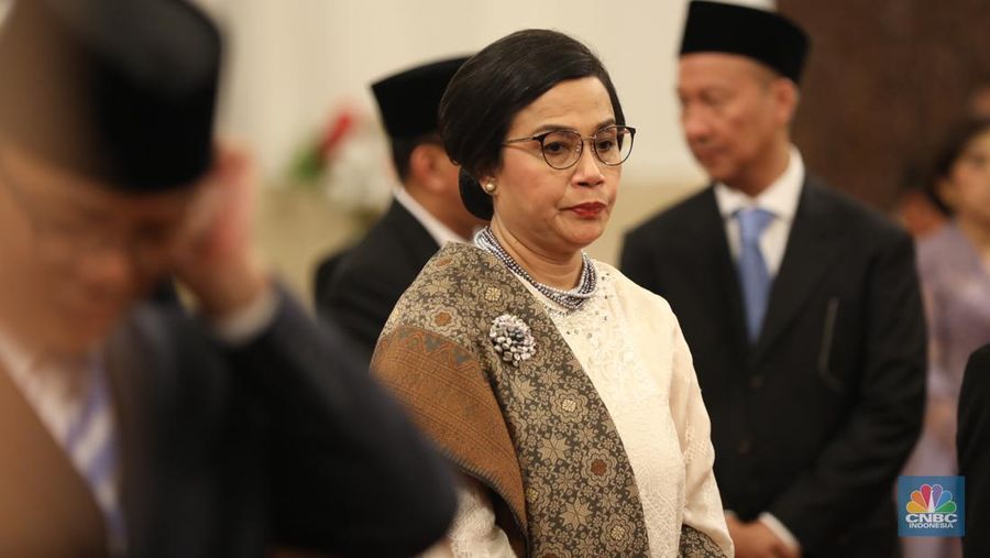 Sri Mulyani Indrawati (SMI) usai dilantik sebagai Menteri Keuangan oleh Presiden Prabowo Subianto di Istana Negara, Jakarta, Senin (21/10/2024). (վ/Tri Susilo)