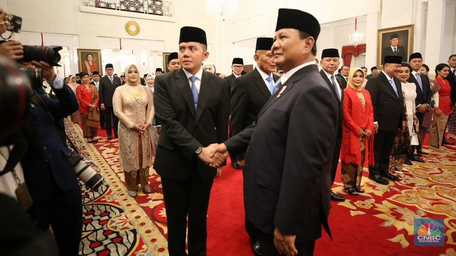 Teddy Indra Wijaya atau Mayor Teddy saat dilantik sebagai Sekretaris Kabinet di Istana Merdeka, Jakarta, Senin (21/10/2024). (CNBC Indonesia/Tri Susilo)