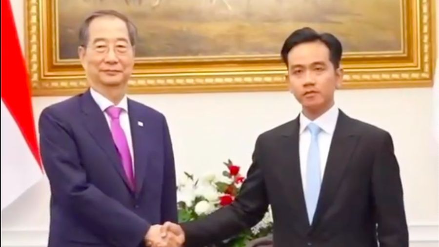 Wakil Presiden Gibran Rakabuming Raka pertama kali menerima dan berterima kasih atas kunjungan kehormatan Perdana Menteri (PM) Republik Korea, Han Duck-soo di Istana Wakil Presiden, Minggu (20/10/2024) Malam. (Instagram @gibran_rakabuming)