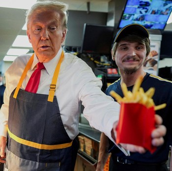 Demi Pemilu! Donald Trump Berubah Jadi Karyawan McD, Layani Pembeli