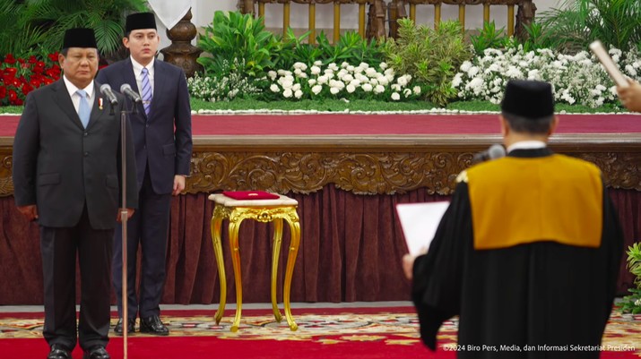 H. Sunarto melakukan prosesi Pengucapan Sumpah Ketua Mahkamah Agung (MA) di Hadapan Presiden RI Prabowo Subianto di Istana Negara, Selasa (22/10/2024). (Tangkapan Layar Youtube Sekretariat Presiden)