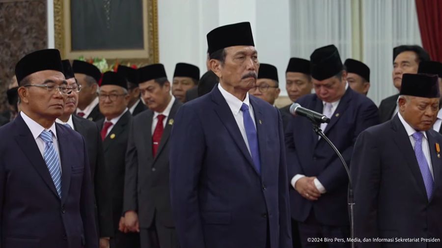 Luhut Binsar Pandjaitan diangkat sebagai Penasihat Khusus Presiden Bidang Digitalisasi dan Teknologi Pemerintahan oleh Presiden Prabowo Subianto di Istana Negara, Jakarta, Selasa (22/10/2024). (Tangkapan Layar Youtube Sekretariat Presiden)