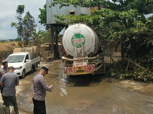 Katup Penampungan Semen di Pabrik Sedayu Anjlok, Debu Pekat Beterbangan