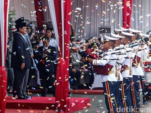 Video: Momen Penyerahan Memorandum Prabowo ke Menhan Sjafrie