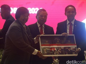 Raja Juli Antoni dan Hanif Faisol Terima Jabatan dari Menteri KLHK Siti Nurbaya