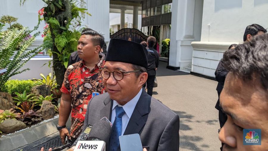 Muliaman Darmansyah Hadad usai diangkat sebagai Kepala Badan Pengelola Investasi oleh Presiden Prabowo Subianto di Istana Negara, Jakarta, Selasa (22/10/2024). (վ/Emir Yanwardhana)