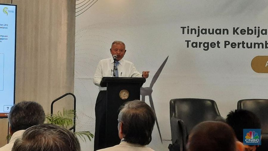 Penasihat Khusus Presiden Urusan Energi, Purnomo Yusgiantoro, saat menjadi pembicara di acara Seminar Publik CSIS, Selasa (22/10/2024). (վ/Firda Dwi Muliawati)