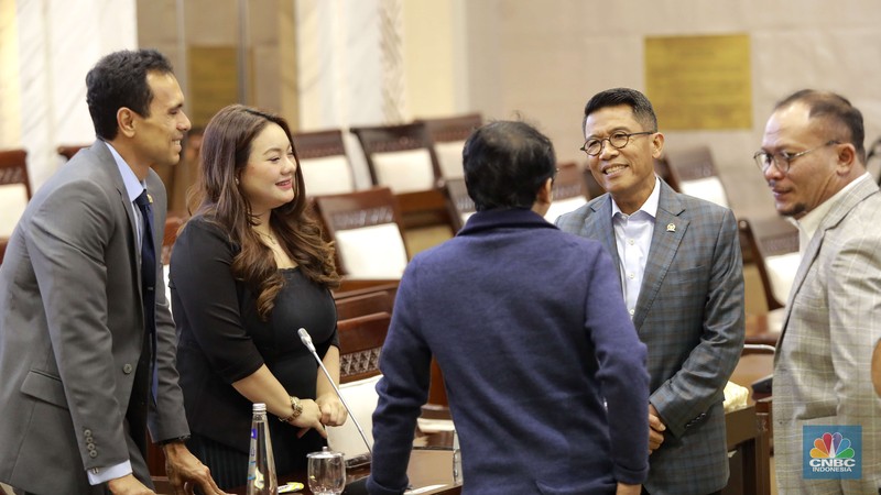 Politikus Partai Golkar yang juga anggota DPR RI Mukhamad Misbakhun terpilih sebagai ketua komisi XI DPR RI periode 2024-2029 di Gedung Nusantara 1, DPR RI, Jakarta, Selasa, (22/10/2024). (CNBC Indonesia/Muhammad Sabki) Politikus Partai Golkar yang juga anggota DPR RI Mukhamad Misbakhun terpilih sebagai ketua komisi XI DPR RI periode 2024-2029 di Gedung Nusantara 1, DPR RI, Jakarta, Selasa, (22/10/2024). (CNBC Indonesia/Muhammad Sabki)