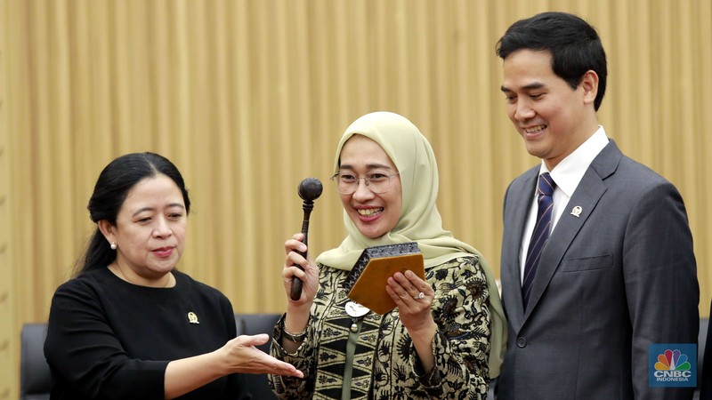 Politikus Partai Kebangkitan Bangsa yang juga anggota DPR RI Anggia Ermarini terpilih sebagai ketua komisi VI DPR RI periode 2024-2029 di Gedung Nusantara 1, DPR RI, Jakarta, Selasa (22/20/2024). (CNBC Indonesia/Muhammad Sabki) Politikus Partai Kebangkitan Bangsa yang juga anggota DPR RI Anggia Ermarini terpilih sebagai ketua komisi VI DPR RI periode 2024-2029 di Gedung Nusantara 1, DPR RI, Jakarta, Selasa (22/20/2024). (CNBC Indonesia/Muhammad Sabki)